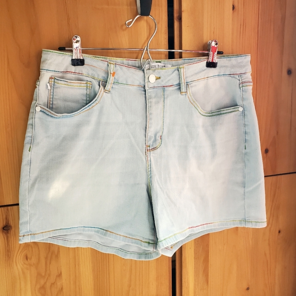 Judy Blue Light Wash "Mom" Denim Jeans Size 1XL